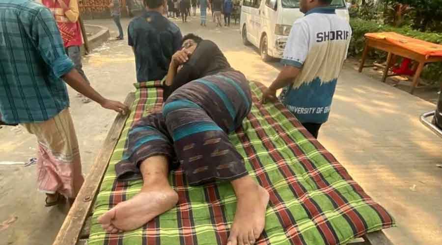 ঢাবিতে ভূমিকম্পে গুরুতর আহত ১০