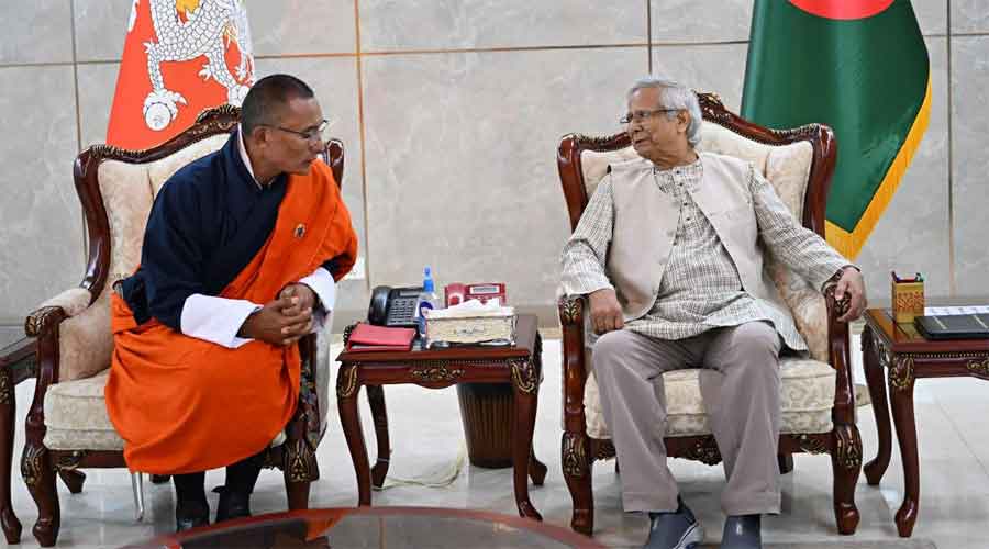 ভূমিকম্পে ক্ষয়ক্ষতির খোঁজ নিলেন ভুটানের প্রধানমন্ত্রী