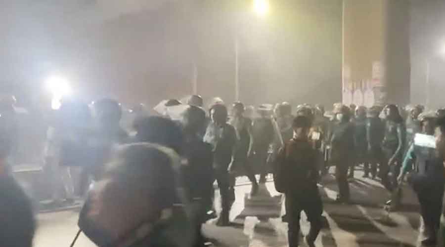 ধাওয়া পাল্টা ধাওয়ায় রণক্ষেত্র শাহবাগ