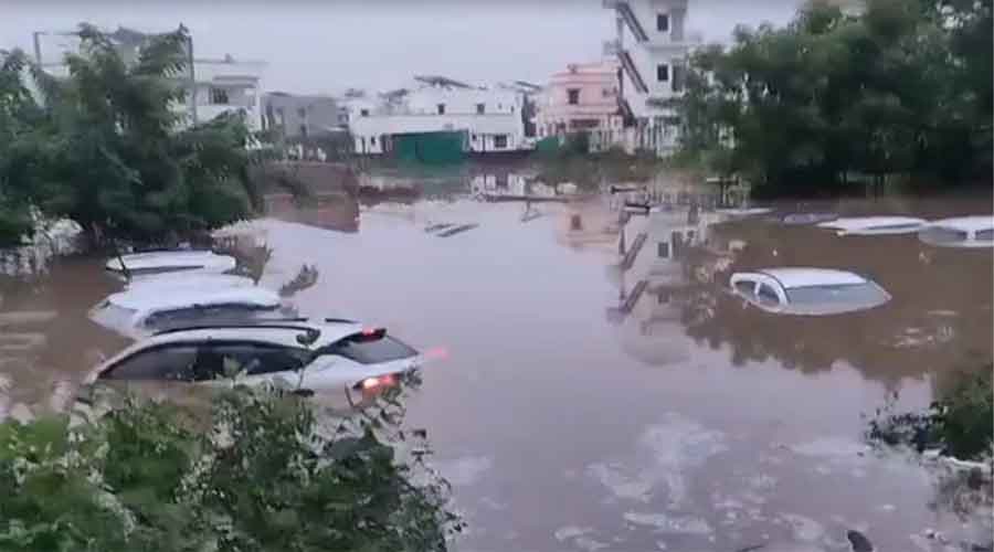 ইন্দোনেশিয়ায় বন্যায় মৃতের সংখ্যা ২০০ ছাড়াল