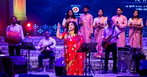 ৬২ বছর পর শিল্পকলা একাডেমির মঞ্চে গান গাইলেন রুনা লায়লা