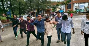 বরিশাল বিশ্ববিদ্যালয়ে ছাত্রদল-ছাত্রশিবিরের সংঘর্ষ