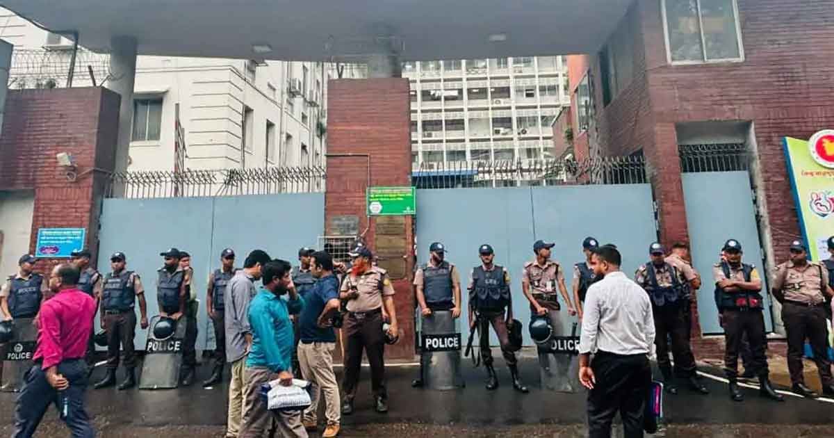 সচিবালয়ের সামনে অতিরিক্ত পুলিশ মোতায়েন