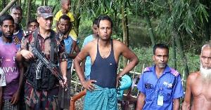 ভারতীয় নাগরিককে ধরে আনলেন স্থানীয়রা