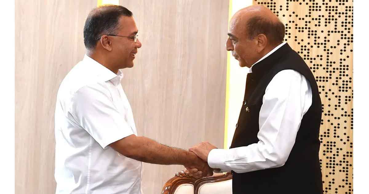 প্রধানমন্ত্রী তারেক রহমান ও ভারতীয় হাইকমিশনার দীনেশ ত্রিবেদী, ছবিঃ সংগৃহীত 