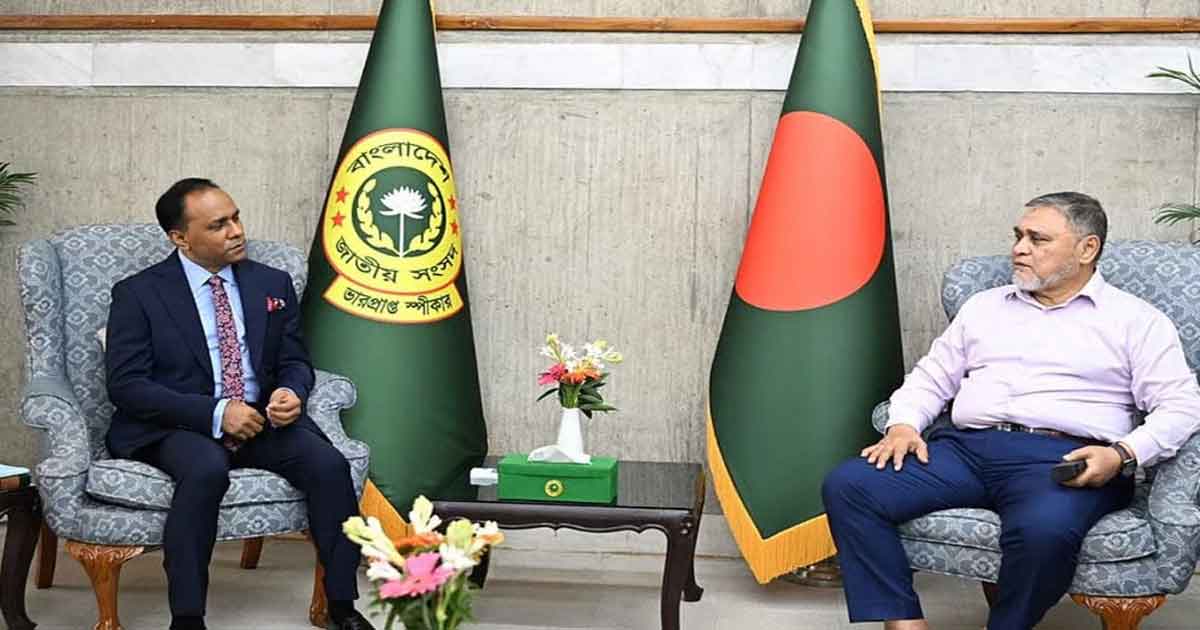 ভারপ্রাপ্ত স্পিকার কায়সার কামাল ও প্রধান নির্বাচন কমিশনার (সিইসি) এ এম এম নাসির উদ্দিন, ছবিঃ সংগৃহীত 