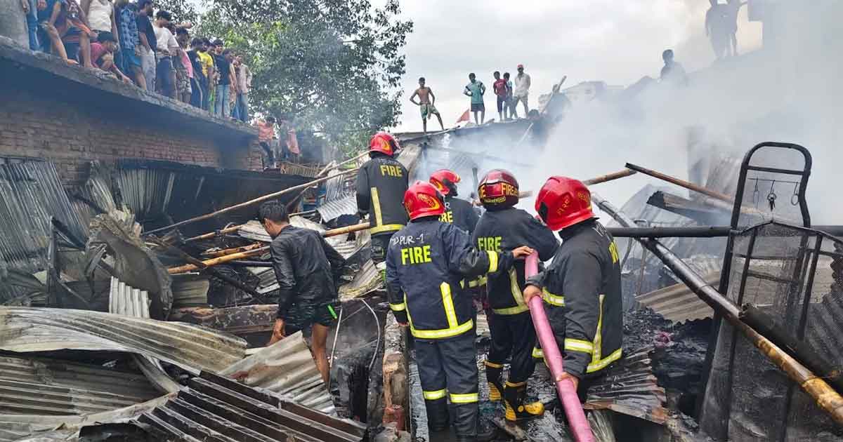 শ্যামলীতে কয়েকটি টিনশেড বসতঘরে আগুন লাগে, ছবিঃ সংগৃহীত 