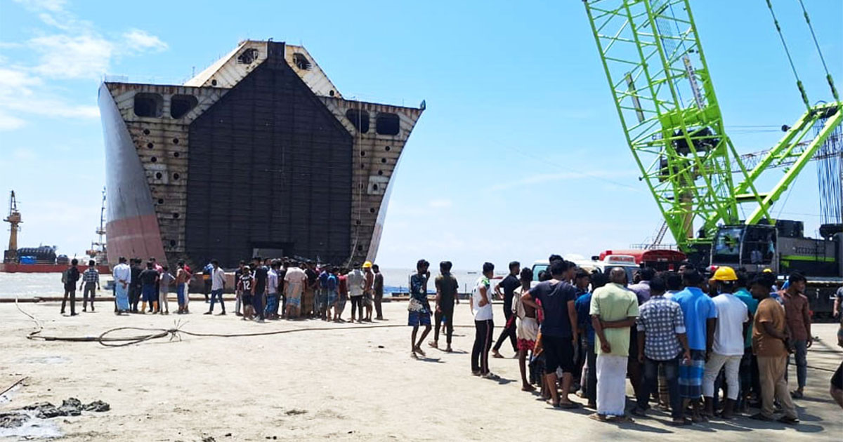 চট্টগ্রামে শিপ ব্রেকিং ইয়ার্ডে বিষাক্ত গ্যাসে মৃত্যু বেড়ে ৫