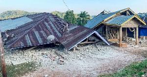 ইন্দোনেশিয়ায় ৭.৭ মাত্রার ভূমিকম্প