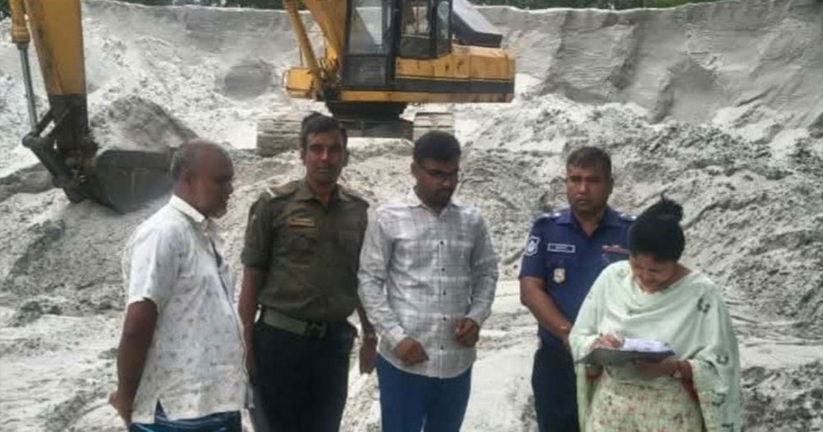 টাঙ্গাইলে অবৈধভাবে বালু উত্তোলনের দায়ে জরিমানা