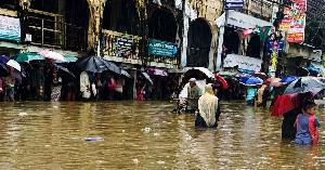 টানা বৃষ্টিতে চট্টগ্রাম নগরীতে জলাবদ্ধতা