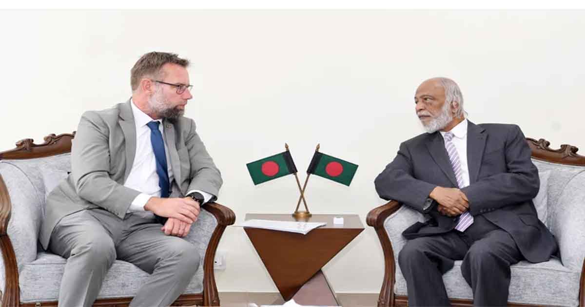 স্থানীয় সরকার, পল্লী উন্নয়ন ও সমবায় মন্ত্রী ড. আবদুল মঈন খান ও ডেনমার্কের রাষ্ট্রদূত ক্রিষ্টিয়ান ব্রিক্স মোলারে, ছবিঃ সংগৃহীত