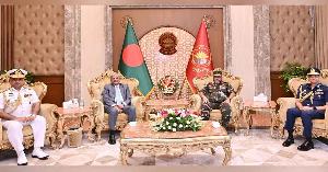 রাষ্ট্রপতির সঙ্গে ৩ বাহিনী প্রধানের সাক্ষাৎ