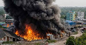 গাজীপুরে ঝুটের গুদামে আগুন, নিয়ন্ত্রণে ৫ ইউনিট