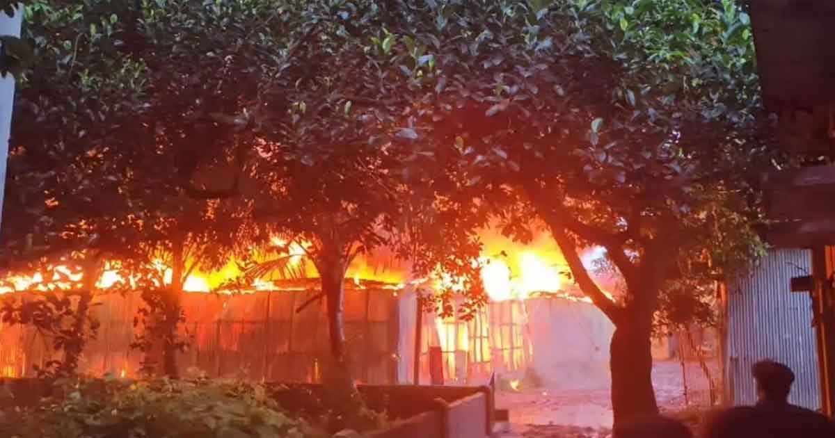 কোনাবাড়ীর ঝুট গোডাউনের আগুন নিয়ন্ত্রনে, ছবিঃ সংগৃহীত 