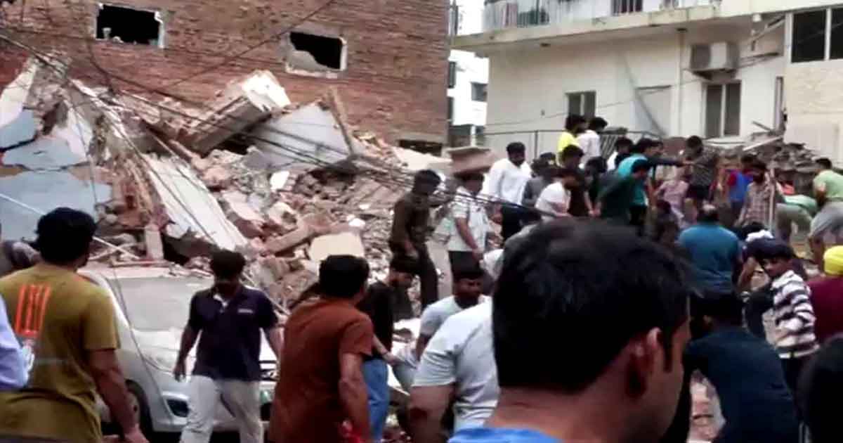 দিল্লিতে বহুতল ভবন ধস, ছবিঃ সংগৃহীত 