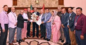গণতন্ত্রকে বাঁচাতে হলে গণমাধ্যমকেও বাঁচাতে হবে