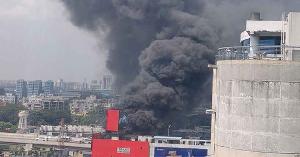 মহাখালীর ব্রিটিশ টোবাকোর ভবনে আগুন