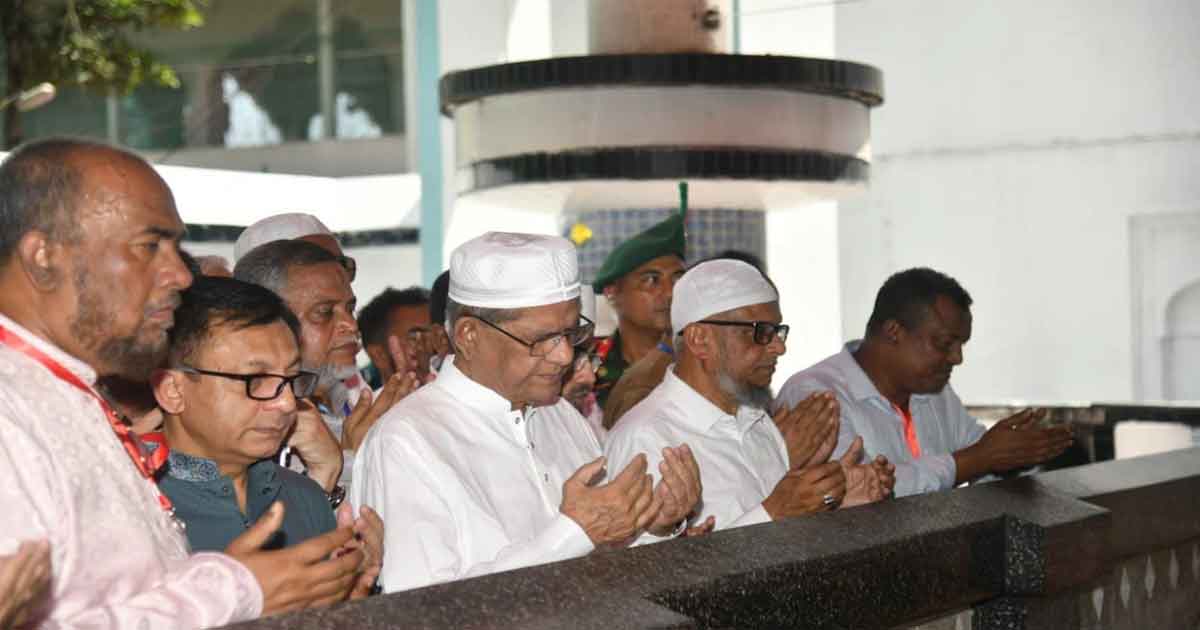 শাহজালাল (রহ.)-এর মাজার জিয়ারত করলেন রাষ্ট্রপতি