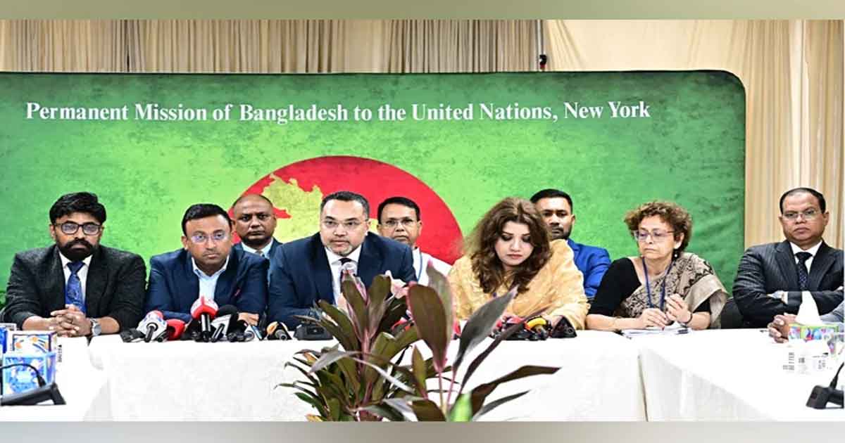 সংবাদ সম্মেলনে উপদেষ্টা মাহদী আমিন, ছবিঃ সংগৃহীত 