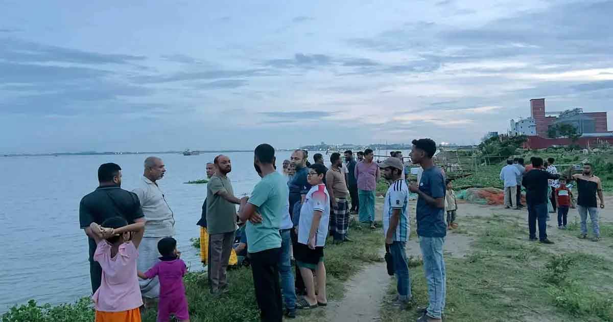 মেঘনা নদীতে ট্রলারডুবি, ছবিঃ সংগৃহীত 
