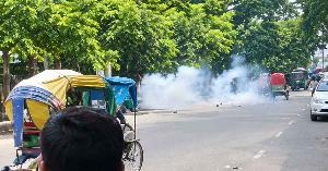 ধানমন্ডিতে ককটেল বিস্ফোরণ, আটক ৩