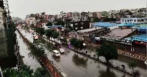 ছুটির দিনেও অস্বাস্থ্যকর বাতাসে শ্বাস নিচ্ছে ঢাকাবাসী