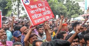 রাজধানীতে অটোরিকশা চালকদের সড়ক অবরোধ, যান চলাচল ব্যাহত
