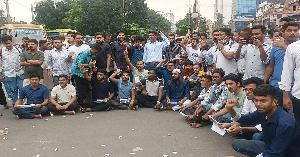 যুব উন্নয়নের পরীক্ষা স্থগিতের প্রতিবাদে বিক্ষোভ