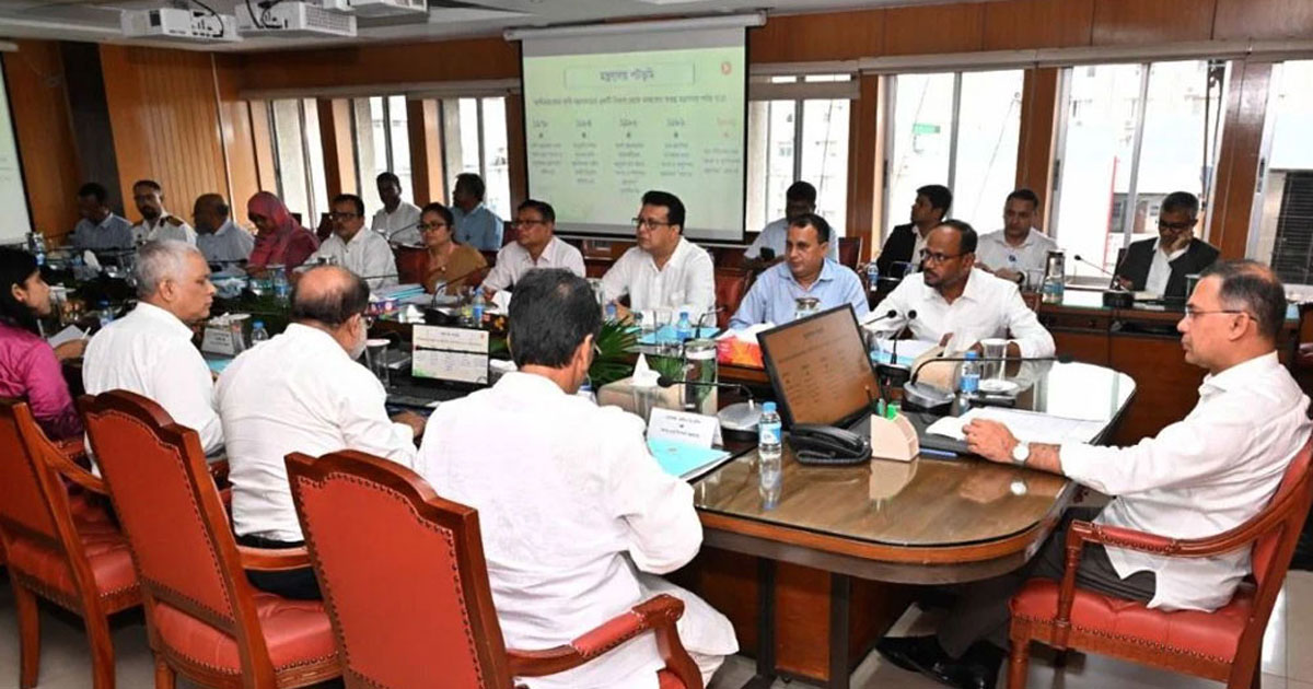 বাংলাদেশ সচিবালয়ে মৎস্য ও প্রাণিসম্পদ মন্ত্রণালয়ের সভাকক্ষে প্রধানমন্ত্রী, ছবি: সচিবালয়