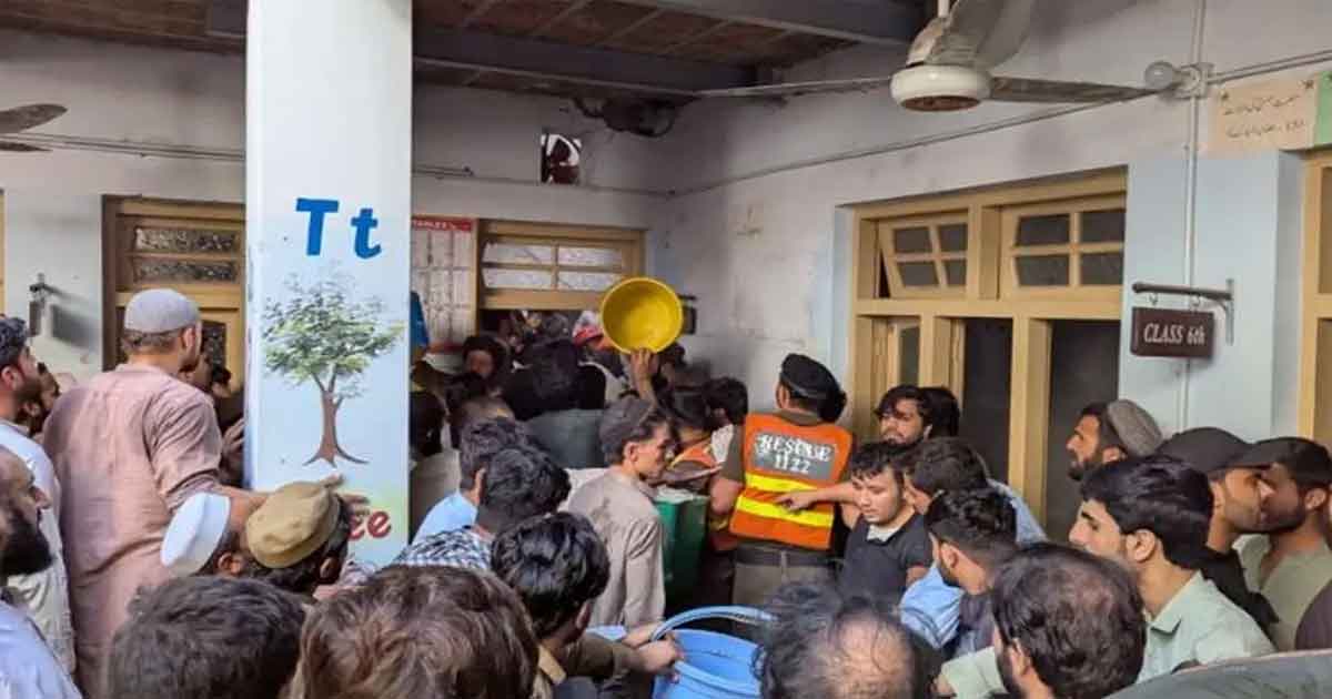 পাকিস্তানে স্কুলের ছাদে ধস, ছবিঃ সংগৃহীত 