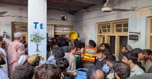 পাকিস্তানে স্কুলের ছাদ ধসে ২৮ শিশু ও শিক্ষকের মৃত্যু