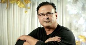 গায়ক আসিফের গাড়িতে গুলি