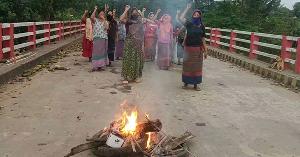 ৬ দিন ধরে চলছে অবরোধ, জিম্মি সাজেকবাসী