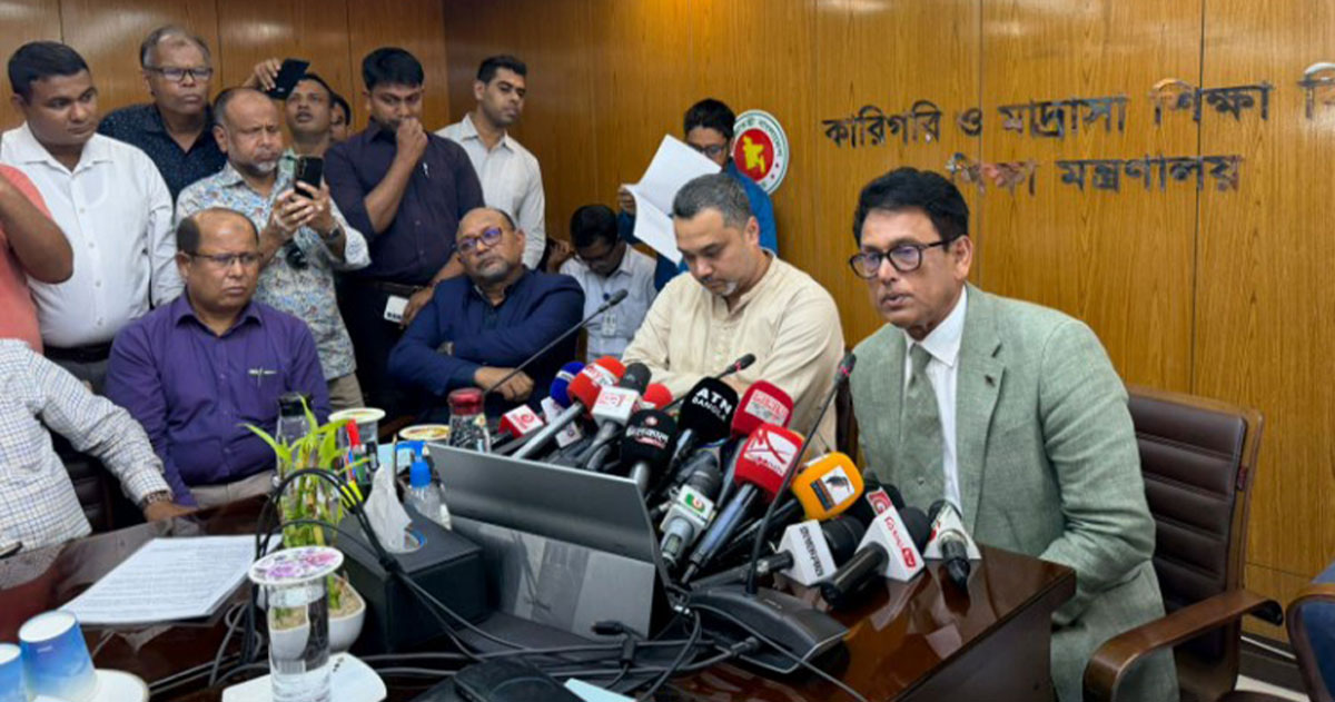 চীন সফর পরবর্তী সংবাদ সম্মেলনে শিক্ষা এবং প্রাথমিক ও গণশিক্ষা মন্ত্রী ড. আ ন ম এহছানুল হক মিলন, ছবি: বাসস