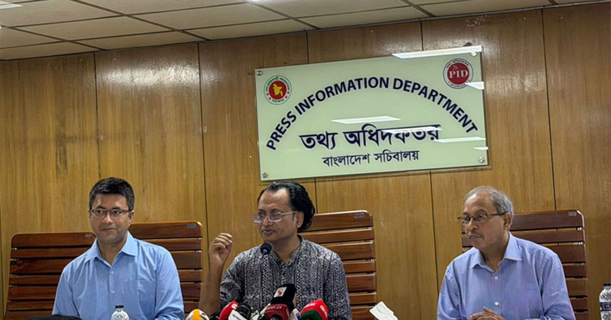 সচিবালয়ে তথ্য অধিদফতরের (পিআইডি) সম্মেলন কক্ষে সরকারের বিভিন্ন মন্ত্রণালয়ের কাজের অগ্রগতি নিয়ে আয়োজিত সাপ্তাহিক ব্রিফিংয়ে প্রধানমন্ত্রীর তথ্য ও সম্প্রচারবিষয়ক উপদেষ্টা ডা. জাহেদ উর রহমান, ছবি: বাসস