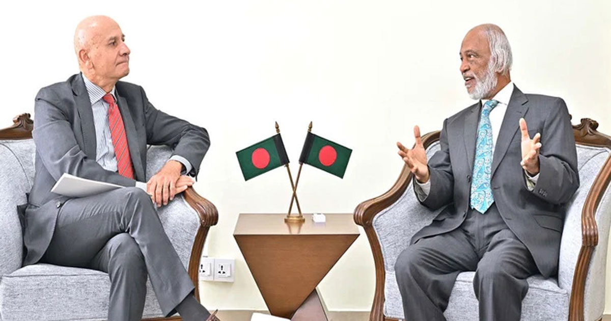 ইতালির রাষ্ট্রদূত আন্তোনিও আলেসান্দ্রোর ও স্থানীয় সরকার, পল্লী উন্নয়ন ও সমবায় মন্ত্রী ড. আবদুল মঈন খান, ছবি: বাসস